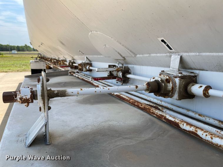 image for item LS9311 1988 Ledwell LW40APW  feed delivery trailer