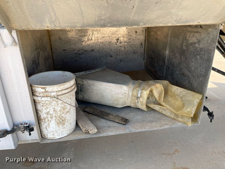 image for item LS9311 1988 Ledwell LW40APW  feed delivery trailer