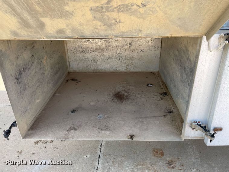 image for item LS9311 1988 Ledwell LW40APW  feed delivery trailer