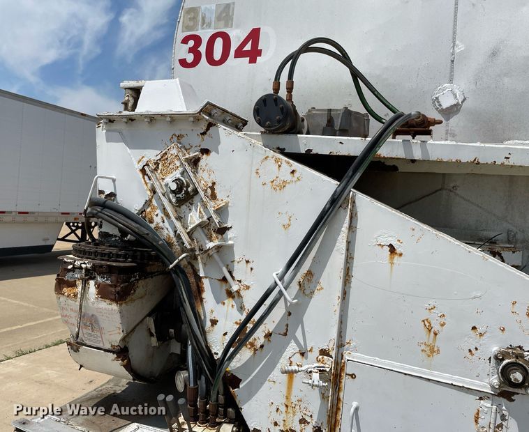 image for item LS9311 1988 Ledwell LW40APW  feed delivery trailer