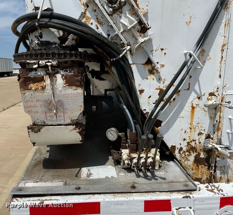 image for item LS9311 1988 Ledwell LW40APW  feed delivery trailer