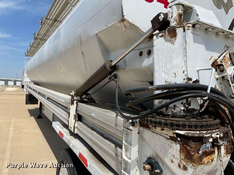 image for item LS9311 1988 Ledwell LW40APW  feed delivery trailer