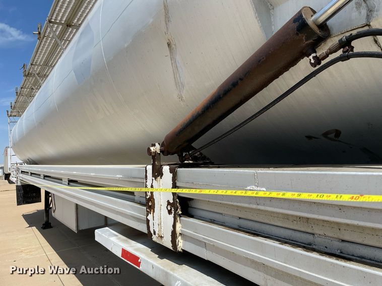 image for item LS9311 1988 Ledwell LW40APW  feed delivery trailer