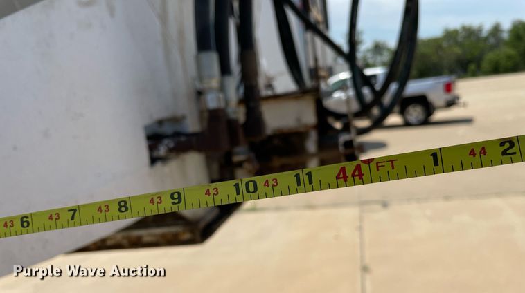 image for item LS9311 1988 Ledwell LW40APW  feed delivery trailer