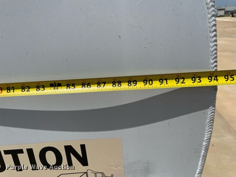 image for item LS9311 1988 Ledwell LW40APW  feed delivery trailer