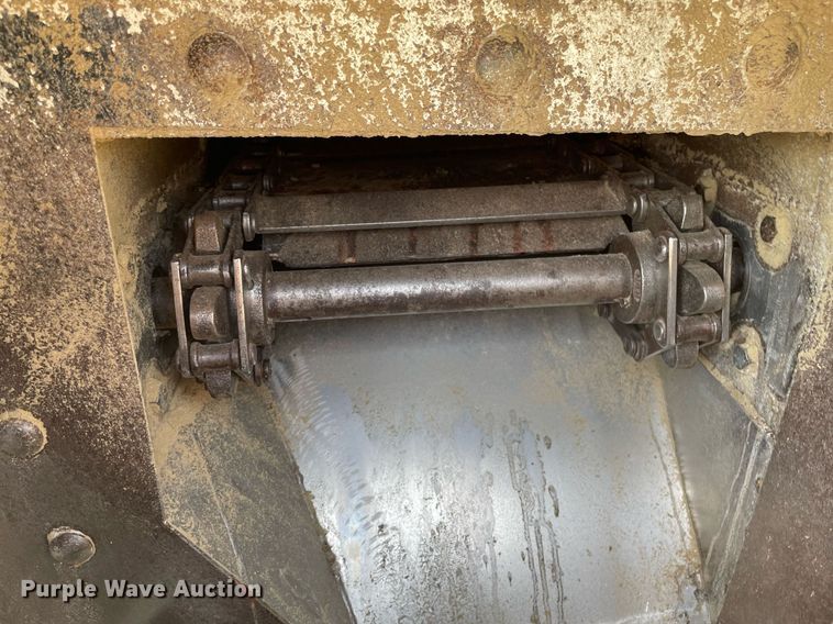 image for item LS9311 1988 Ledwell LW40APW  feed delivery trailer