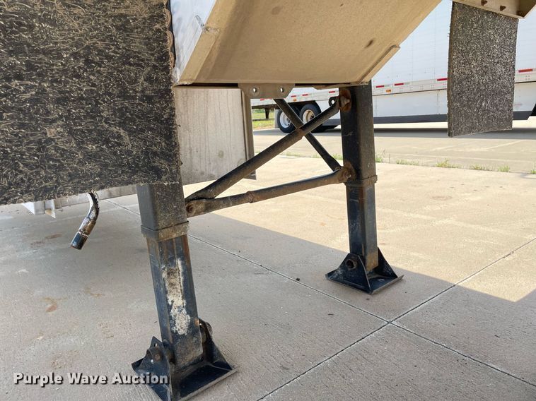 image for item LS9311 1988 Ledwell LW40APW  feed delivery trailer