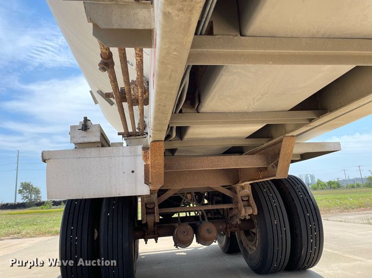 image for item LS9311 1988 Ledwell LW40APW  feed delivery trailer