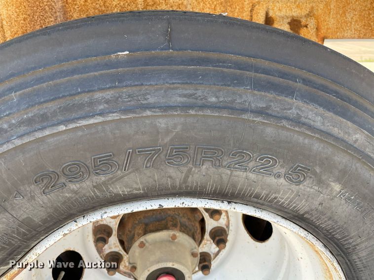 image for item LS9311 1988 Ledwell LW40APW  feed delivery trailer