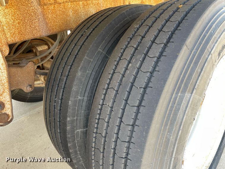 image for item LS9311 1988 Ledwell LW40APW  feed delivery trailer