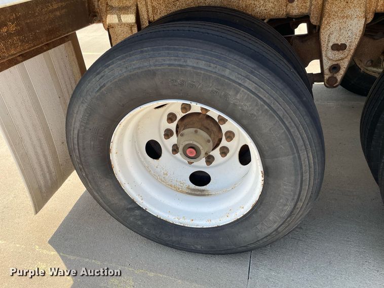 image for item LS9311 1988 Ledwell LW40APW  feed delivery trailer