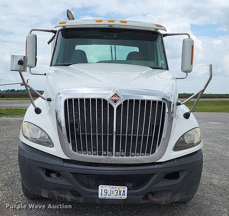 image for item LS9560 2016 International ProStar Plus  semi truck