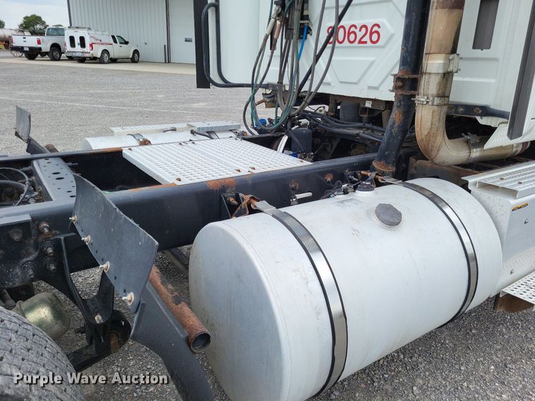 image for item LS9560 2016 International ProStar Plus  semi truck