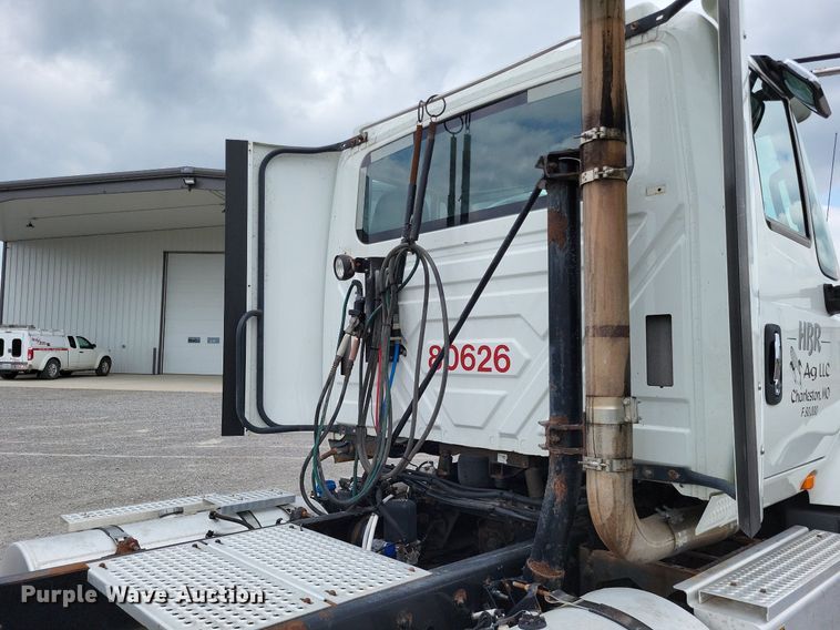 image for item LS9560 2016 International ProStar Plus  semi truck