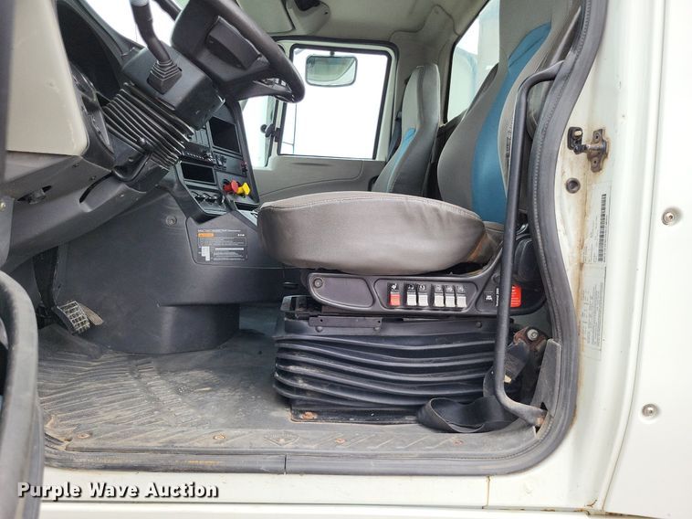 image for item LS9560 2016 International ProStar Plus  semi truck