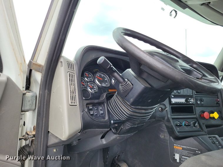 image for item LS9560 2016 International ProStar Plus  semi truck