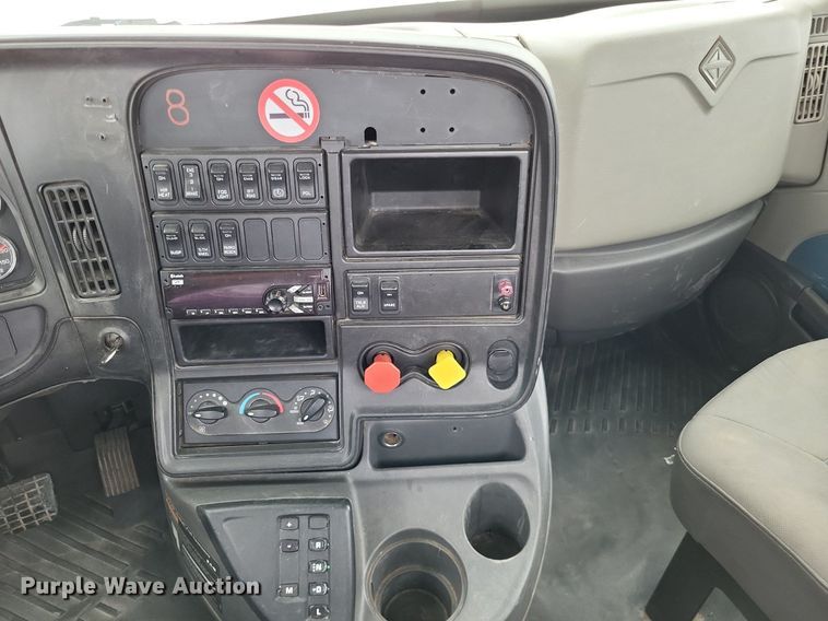 image for item LS9560 2016 International ProStar Plus  semi truck