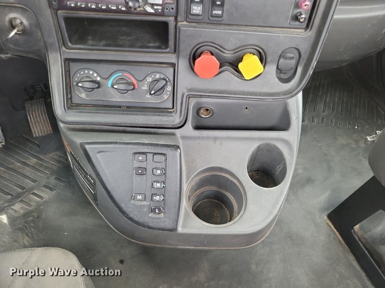 image for item LS9560 2016 International ProStar Plus  semi truck