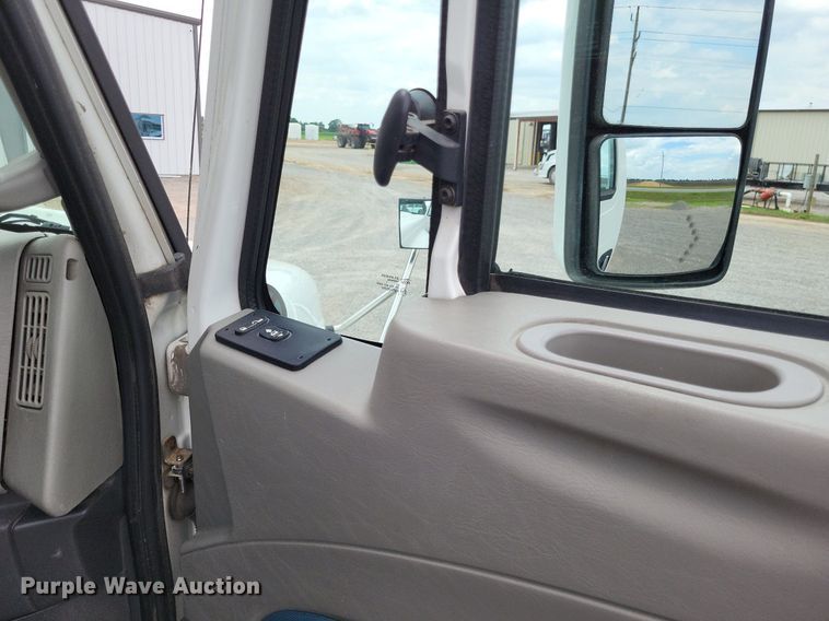 image for item LS9560 2016 International ProStar Plus  semi truck