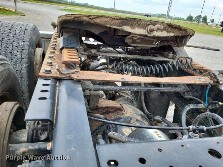 image for item LS9560 2016 International ProStar Plus  semi truck