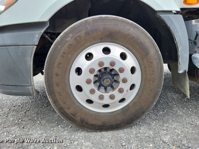 image for item LS9560 2016 International ProStar Plus  semi truck