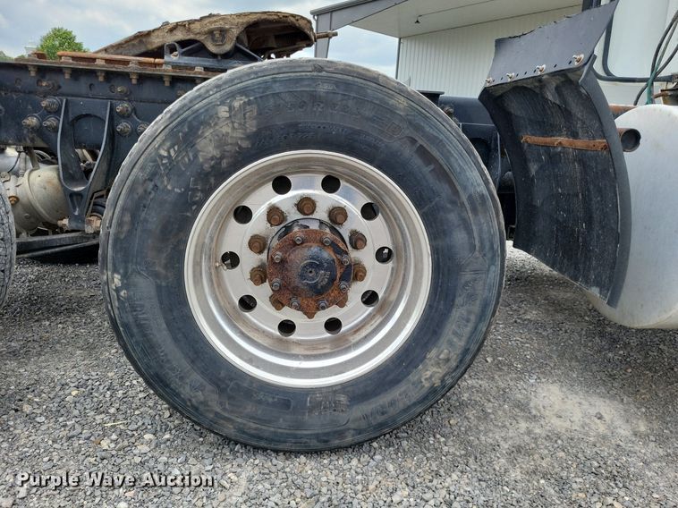 image for item LS9560 2016 International ProStar Plus  semi truck