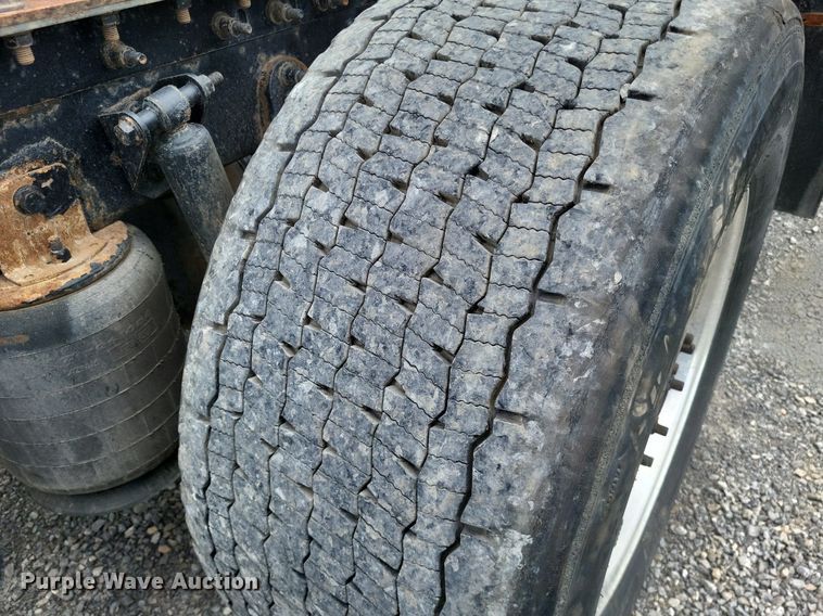 image for item LS9560 2016 International ProStar Plus  semi truck