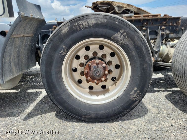 image for item LS9560 2016 International ProStar Plus  semi truck