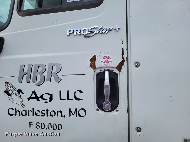 image for item LS9561 2014 International ProStar Plus  semi truck