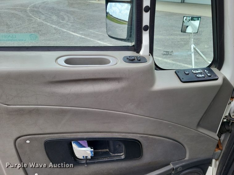 image for item LS9561 2014 International ProStar Plus  semi truck