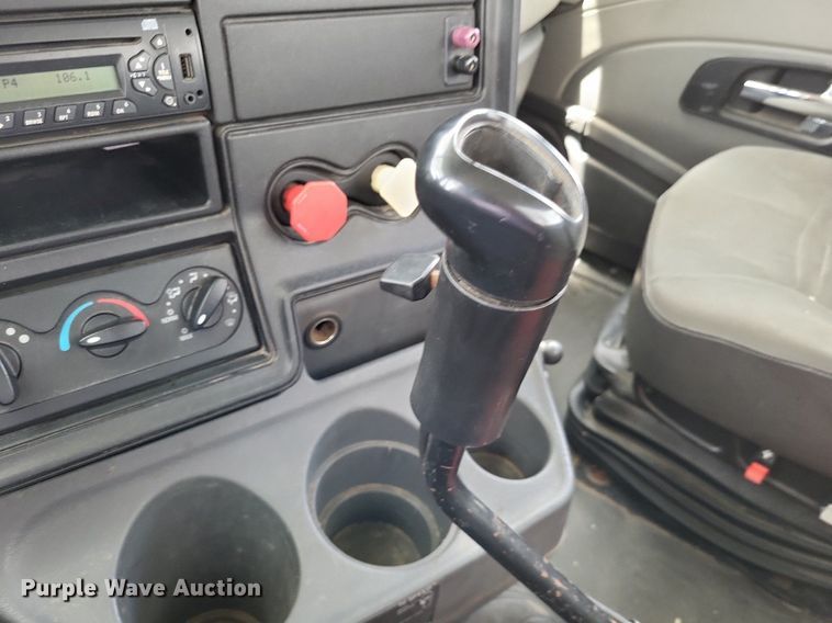 image for item LS9561 2014 International ProStar Plus  semi truck