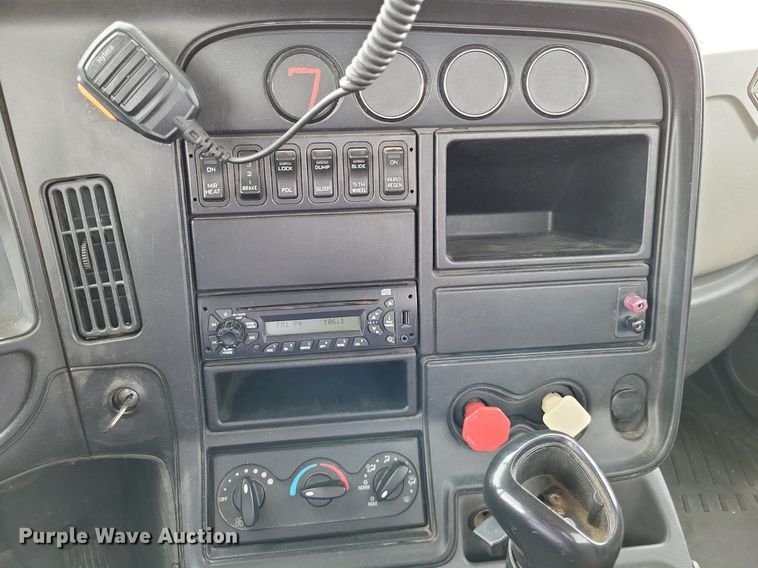 image for item LS9561 2014 International ProStar Plus  semi truck