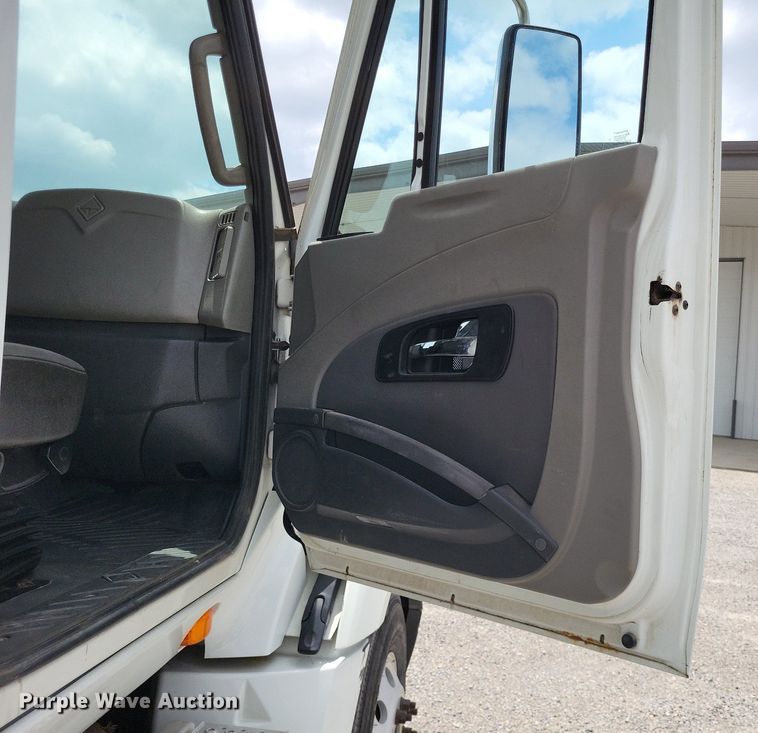 image for item LS9561 2014 International ProStar Plus  semi truck