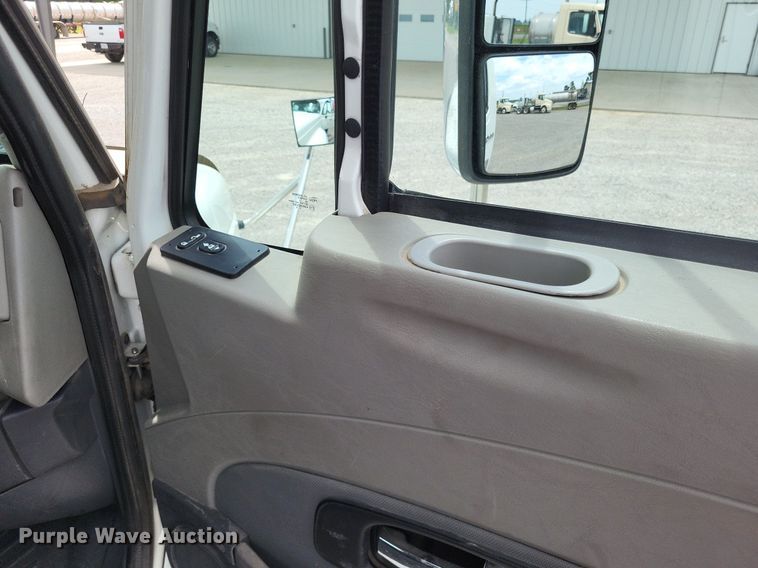 image for item LS9561 2014 International ProStar Plus  semi truck