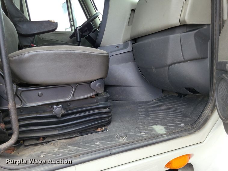 image for item LS9561 2014 International ProStar Plus  semi truck