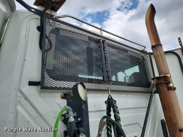 image for item LS9561 2014 International ProStar Plus  semi truck