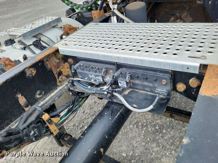 image for item LS9561 2014 International ProStar Plus  semi truck