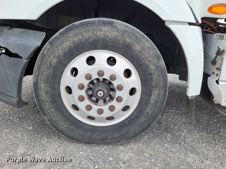 image for item LS9561 2014 International ProStar Plus  semi truck