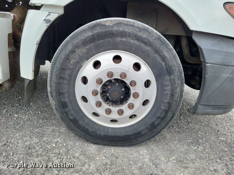 image for item LS9561 2014 International ProStar Plus  semi truck