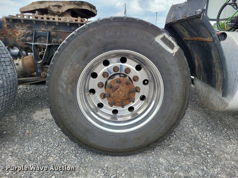 image for item LS9561 2014 International ProStar Plus  semi truck