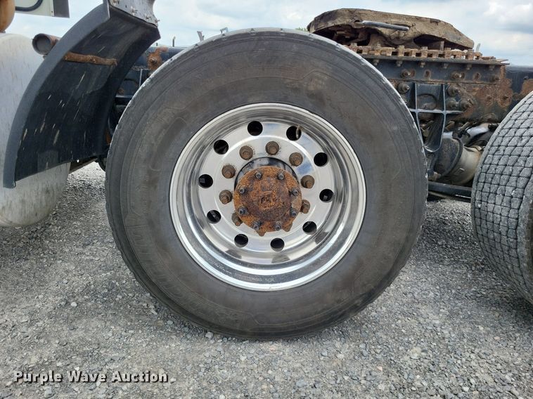 image for item LS9561 2014 International ProStar Plus  semi truck