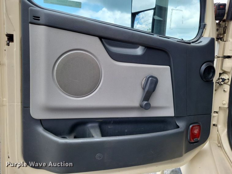 image for item LS9562 2014 Volvo VNM  semi truck