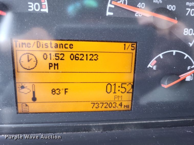 image for item LS9562 2014 Volvo VNM  semi truck