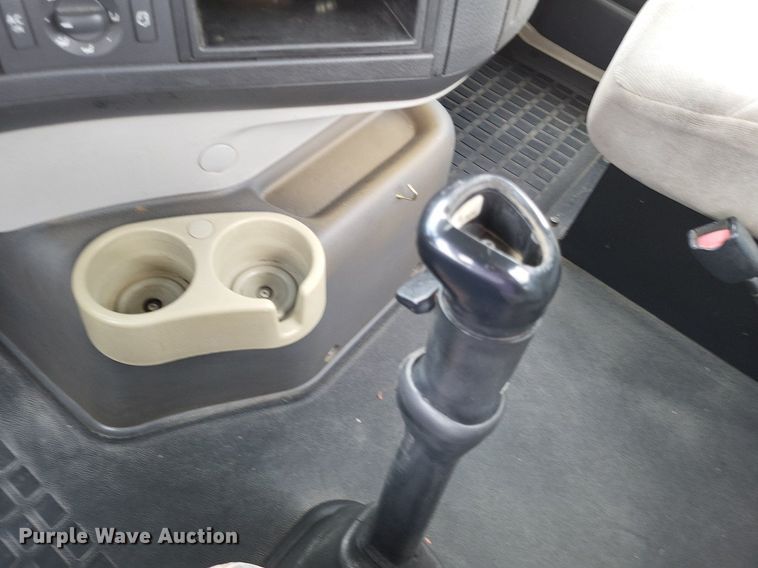 image for item LS9562 2014 Volvo VNM  semi truck