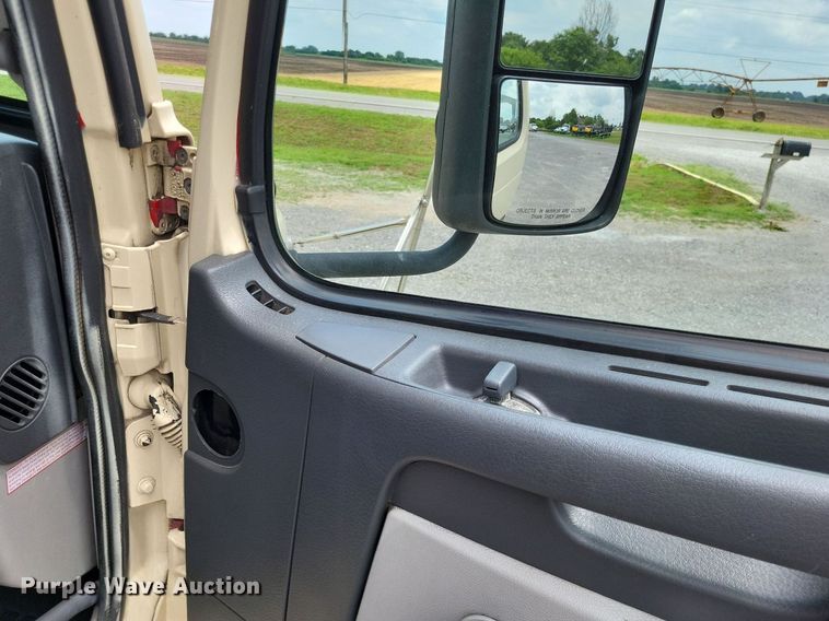 image for item LS9562 2014 Volvo VNM  semi truck