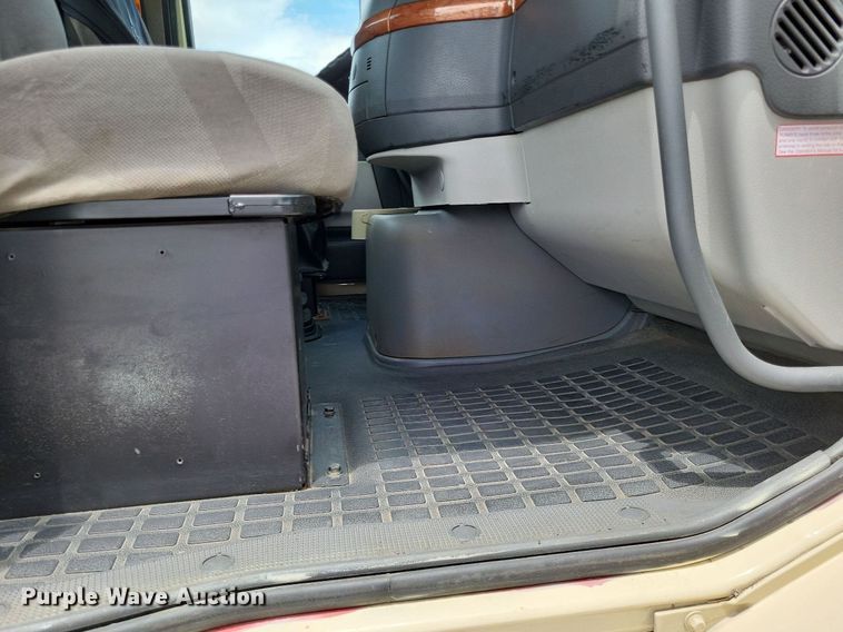 image for item LS9562 2014 Volvo VNM  semi truck