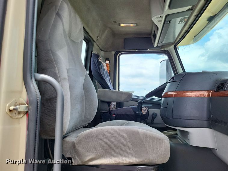 image for item LS9562 2014 Volvo VNM  semi truck