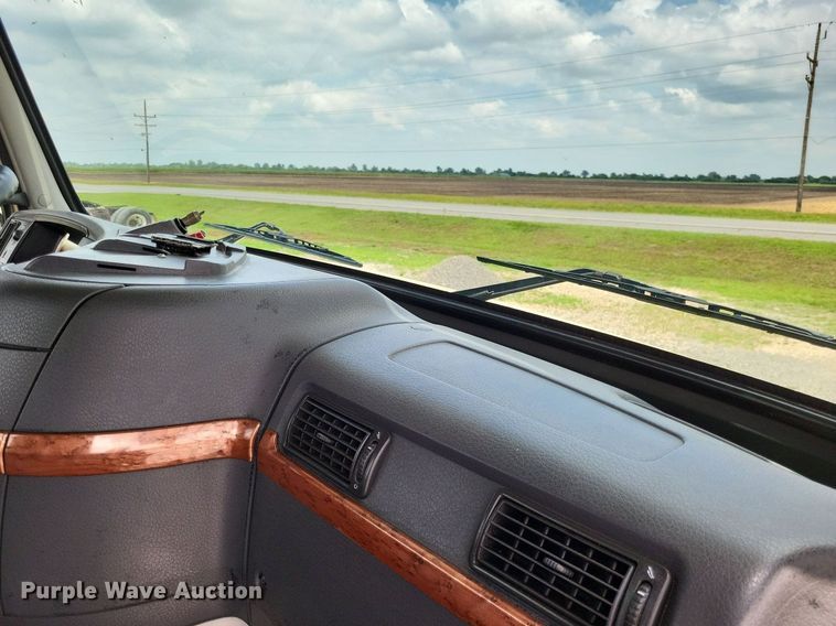 image for item LS9562 2014 Volvo VNM  semi truck