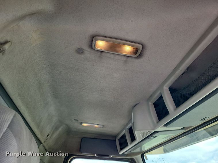 image for item LS9562 2014 Volvo VNM  semi truck