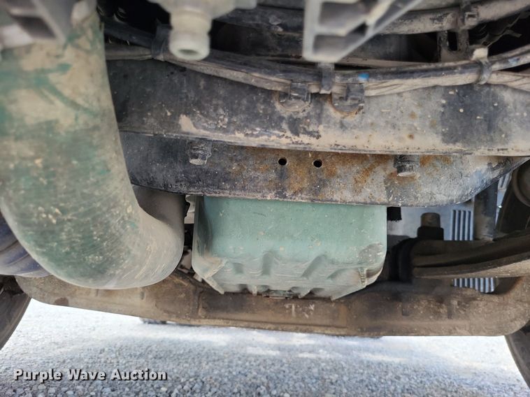 image for item LS9562 2014 Volvo VNM  semi truck